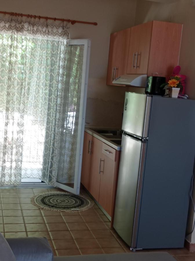 Litheri-Studios&Apartment 帕莱欧卡斯提撒 外观 照片