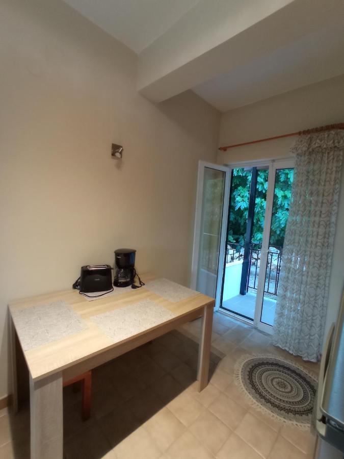 Litheri-Studios&Apartment 帕莱欧卡斯提撒 外观 照片