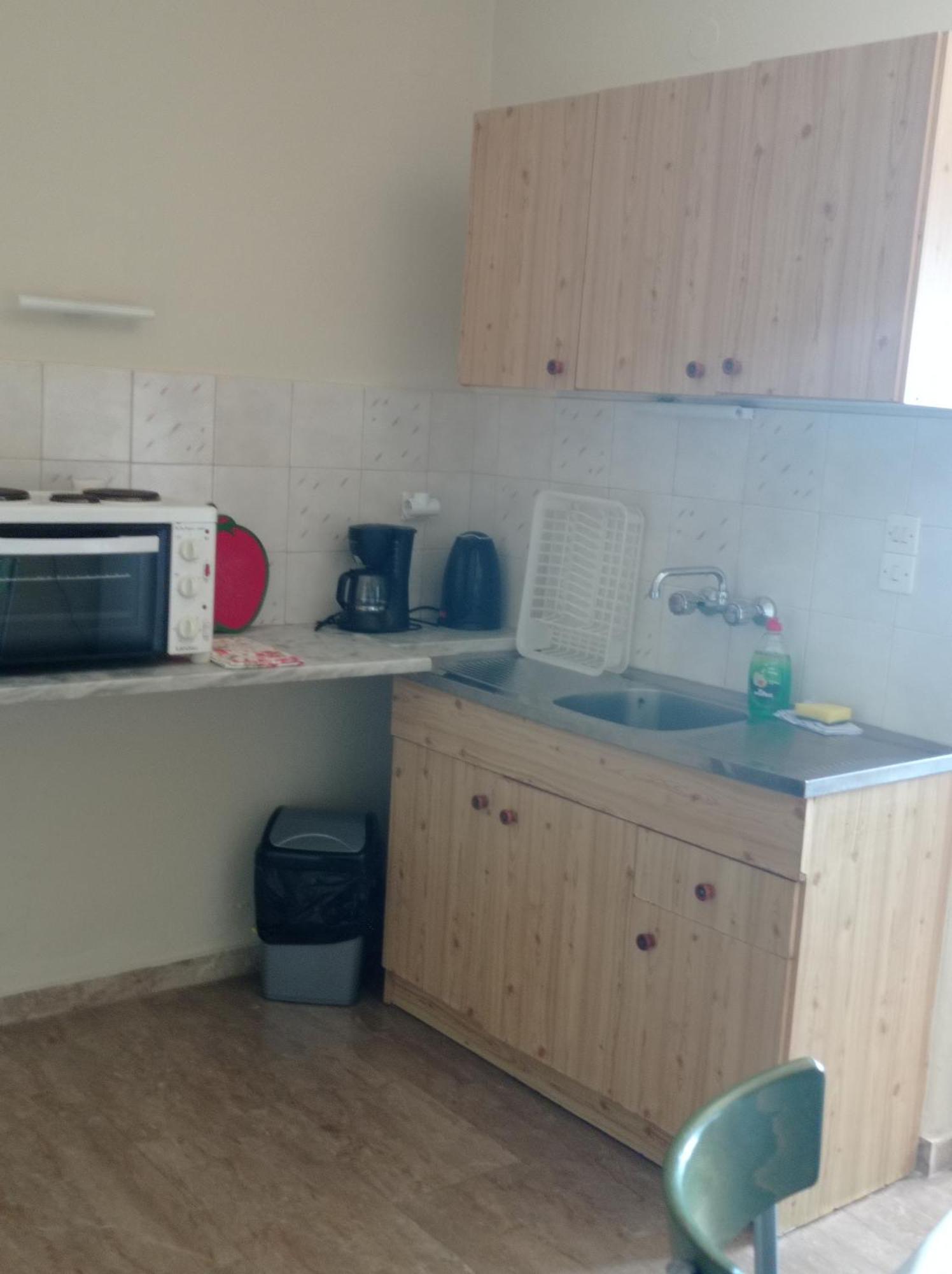 Litheri-Studios&Apartment 帕莱欧卡斯提撒 外观 照片